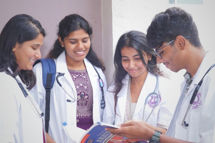 Annaii Medical College student in formal attire – AMCH Rajalakshmi HealthCity